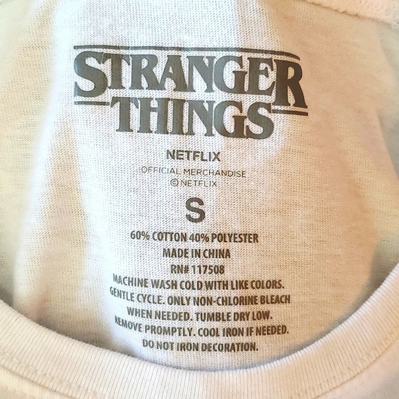 Netflix Stranger Things Scoops Ahoy Ice Cream Parlor White Tie Front Shirt Sz S - Picture 11 of 17
